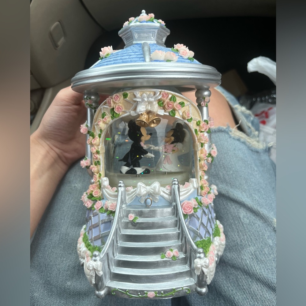Disney Mickey & Minnie Wedding Snow Globe